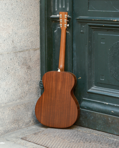 Martin ‘Vintage Inspired’ Ltd. Edition OM-10E Sitka - Image 2