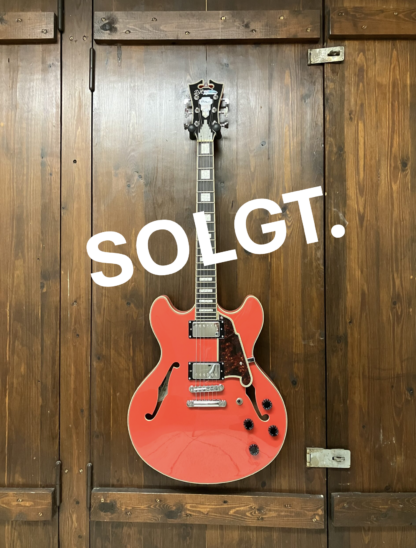 D'Angelico Premier DC Semi-Hollow - Fiesta Red m. gigbag (brugt, men som ny, årgang 2020).